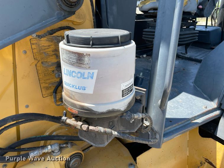 image for item NB9091 2007 John Deere 310SJ  backhoe