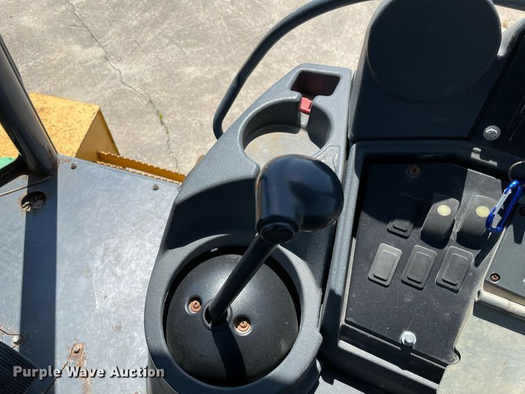 image for item NB9091 2007 John Deere 310SJ  backhoe