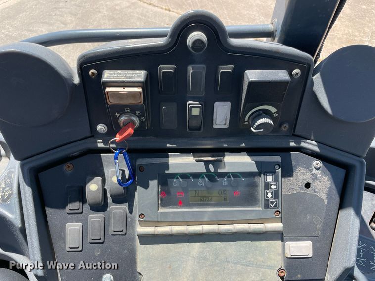 image for item NB9091 2007 John Deere 310SJ  backhoe