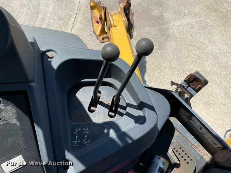 image for item NB9091 2007 John Deere 310SJ  backhoe