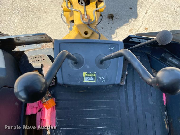 image for item NB9091 2007 John Deere 310SJ  backhoe
