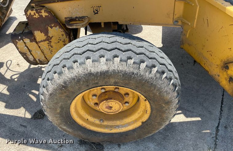 image for item NB9091 2007 John Deere 310SJ  backhoe