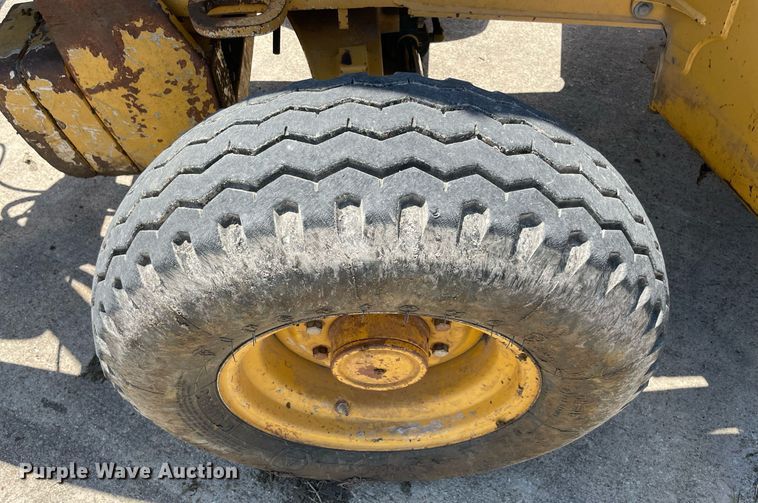 image for item NB9091 2007 John Deere 310SJ  backhoe