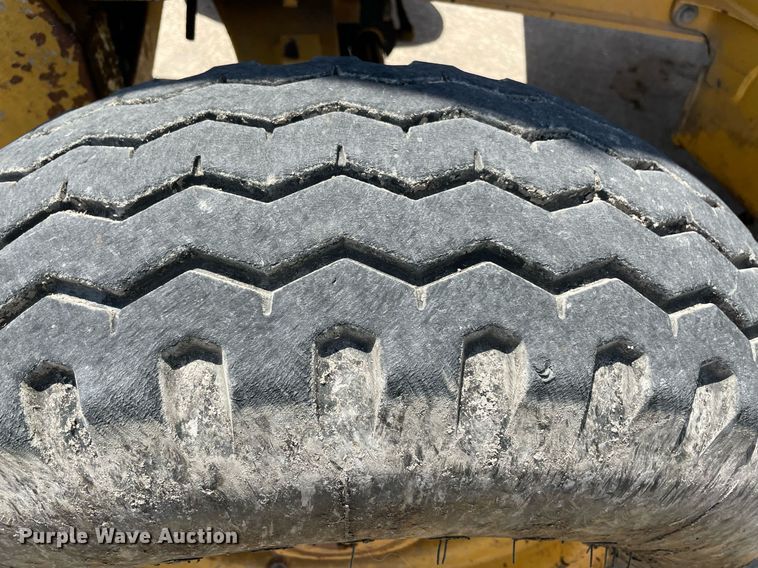 image for item NB9091 2007 John Deere 310SJ  backhoe