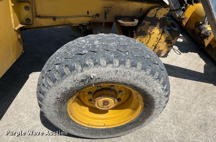 image for item NB9091 2007 John Deere 310SJ  backhoe