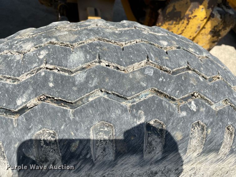 image for item NB9091 2007 John Deere 310SJ  backhoe