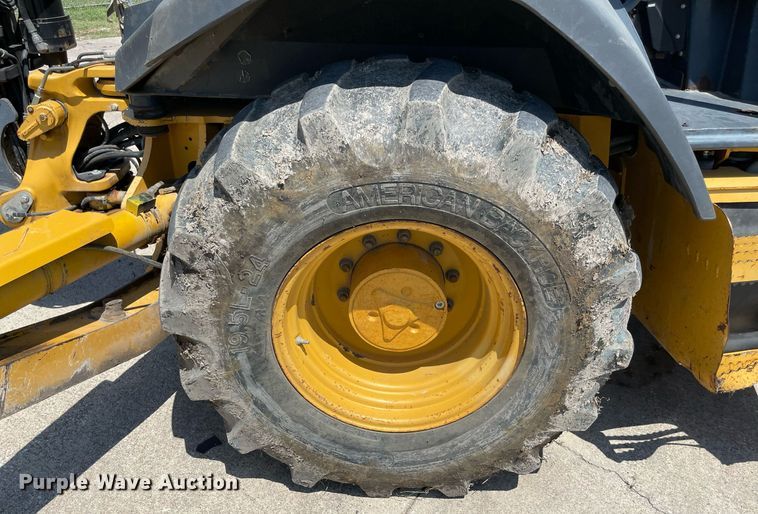 image for item NB9091 2007 John Deere 310SJ  backhoe