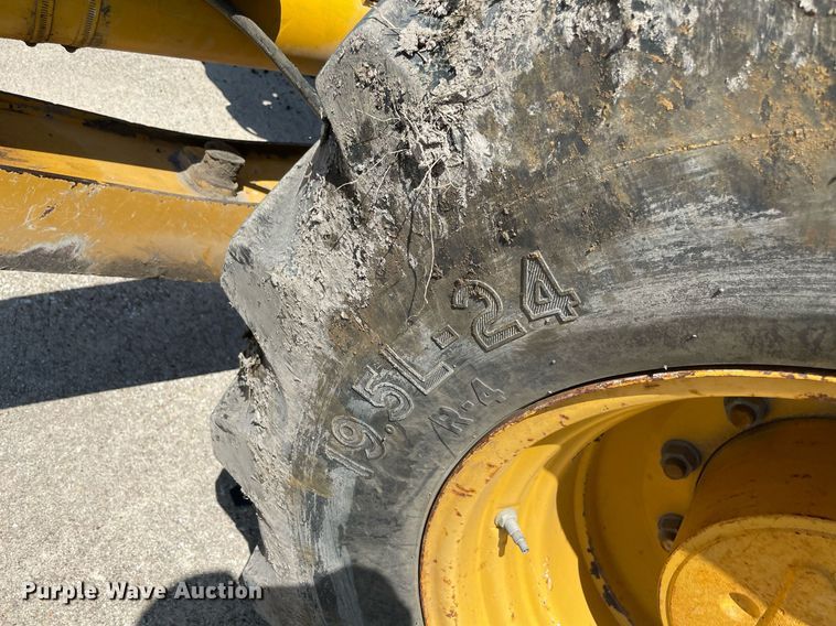 image for item NB9091 2007 John Deere 310SJ  backhoe