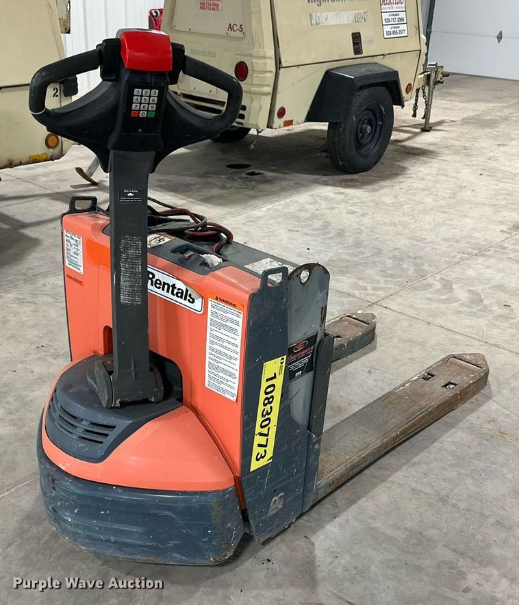 image for item NI9809 Toyota 8HBW23  electric pallet jack