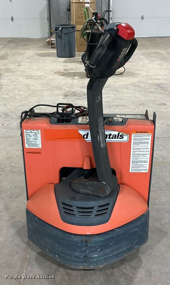 image for item NI9809 Toyota 8HBW23  electric pallet jack