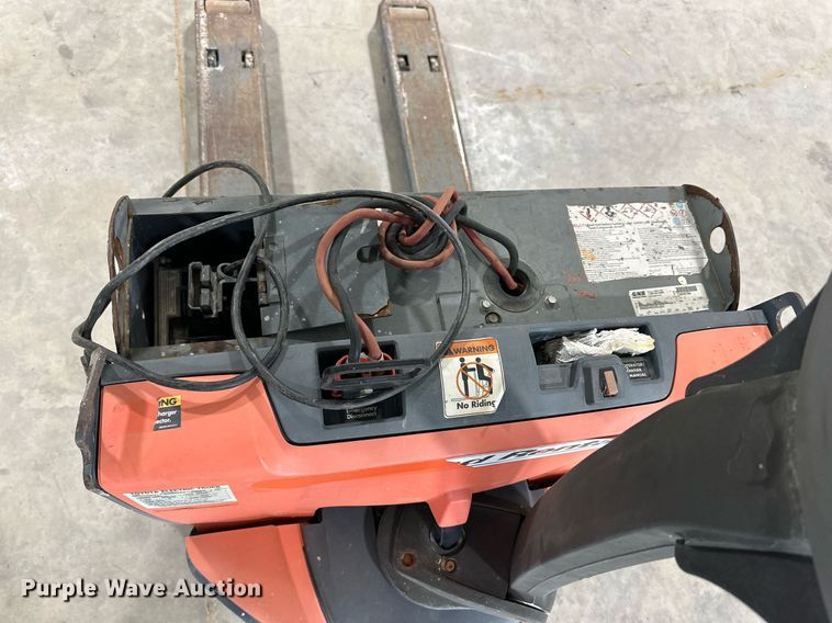 image for item NI9809 Toyota 8HBW23  electric pallet jack