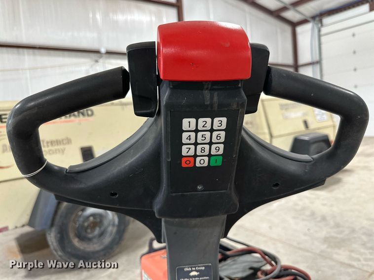 image for item NI9809 Toyota 8HBW23  electric pallet jack