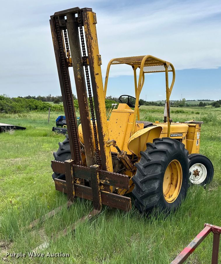 image for item NP9735 International 5514  forklift