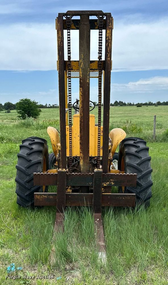 image for item NP9735 International 5514  forklift