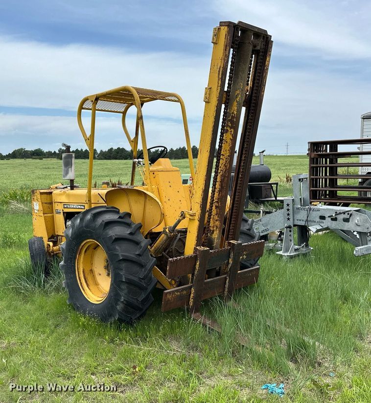 image for item NP9735 International 5514  forklift