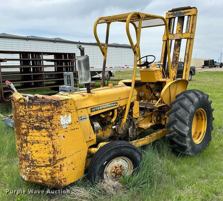 image for item NP9735 International 5514  forklift