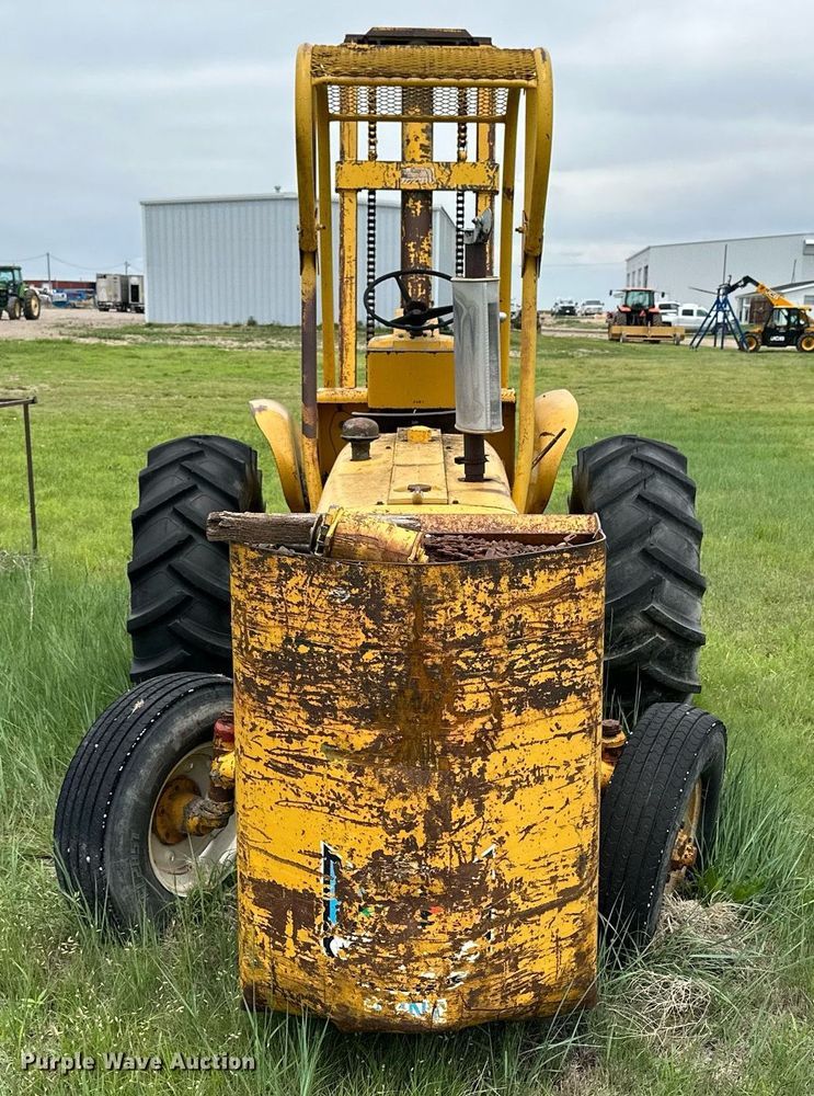 image for item NP9735 International 5514  forklift