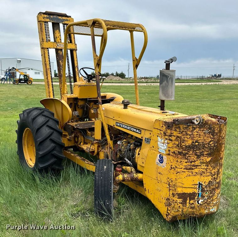 image for item NP9735 International 5514  forklift