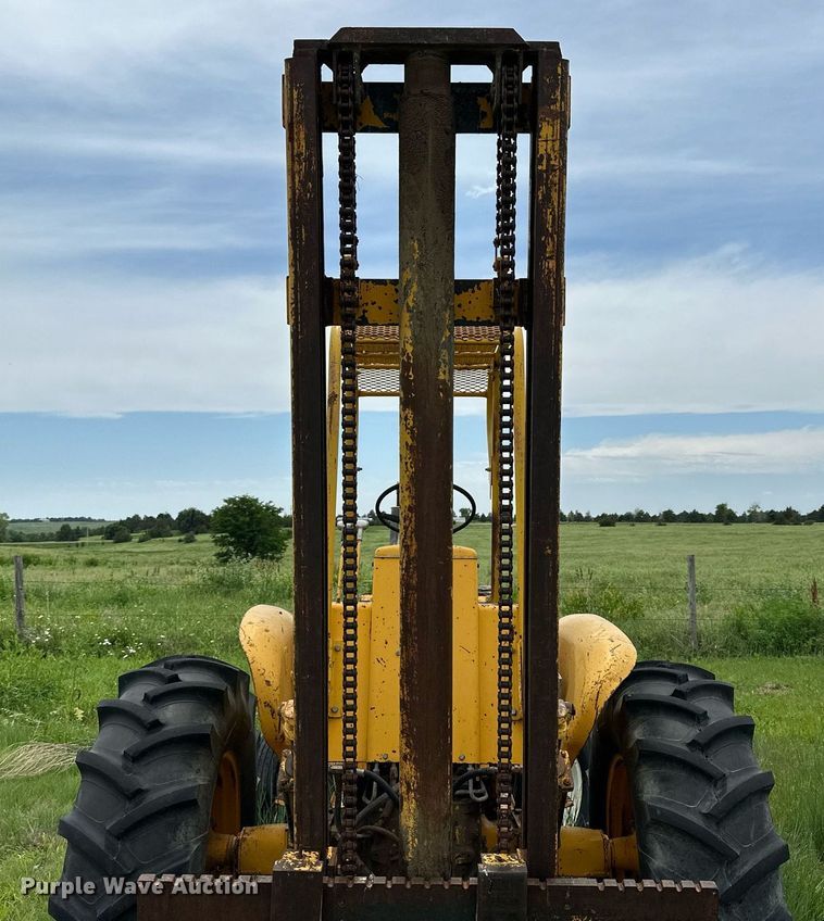 image for item NP9735 International 5514  forklift