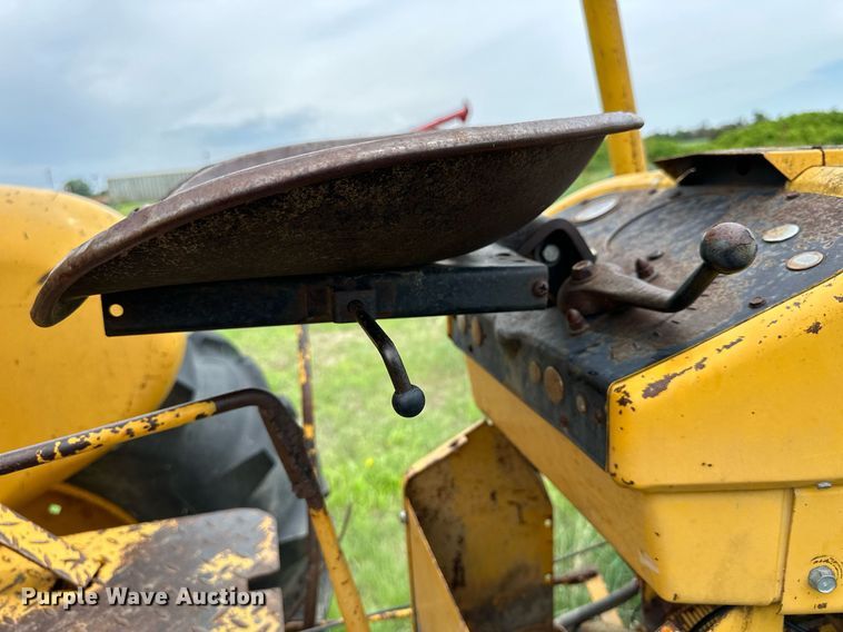 image for item NP9735 International 5514  forklift