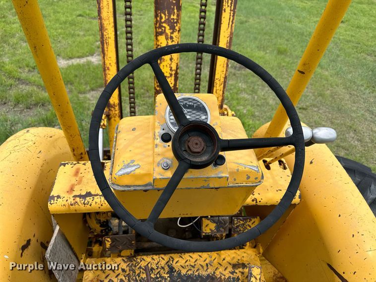 image for item NP9735 International 5514  forklift