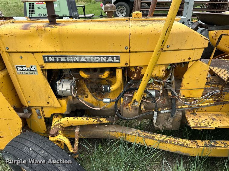 image for item NP9735 International 5514  forklift