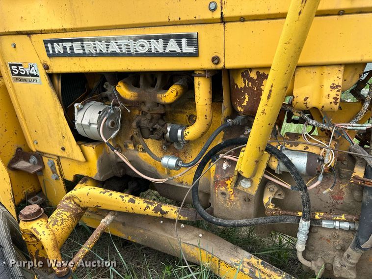 image for item NP9735 International 5514  forklift