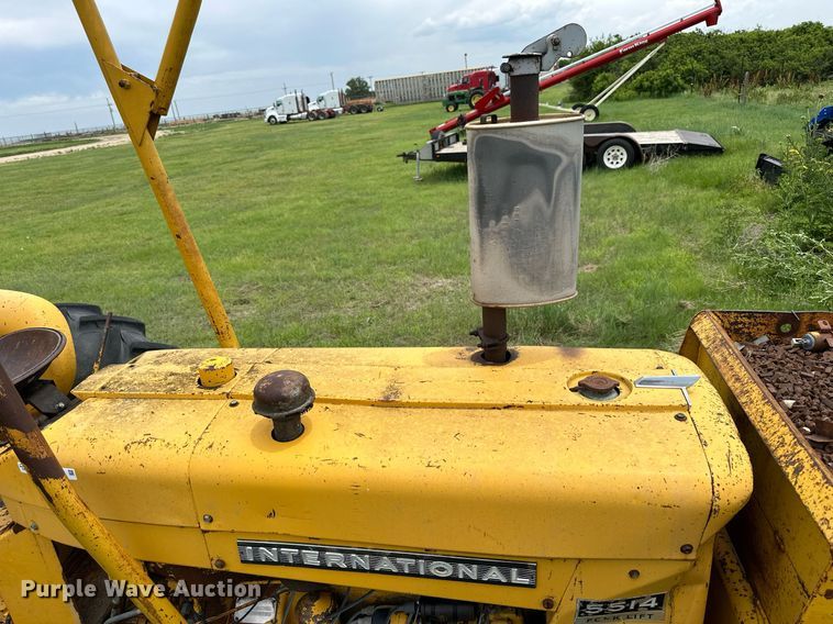 image for item NP9735 International 5514  forklift