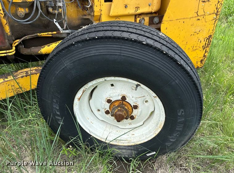 image for item NP9735 International 5514  forklift