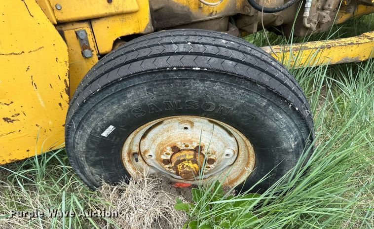 image for item NP9735 International 5514  forklift