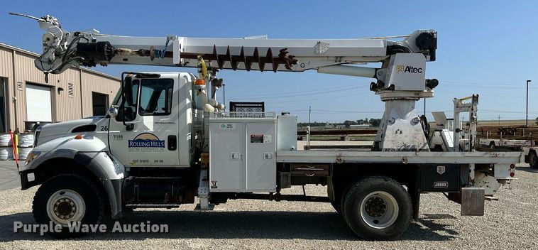 image for item NP9754 2007 International 7300  digger derrick truck