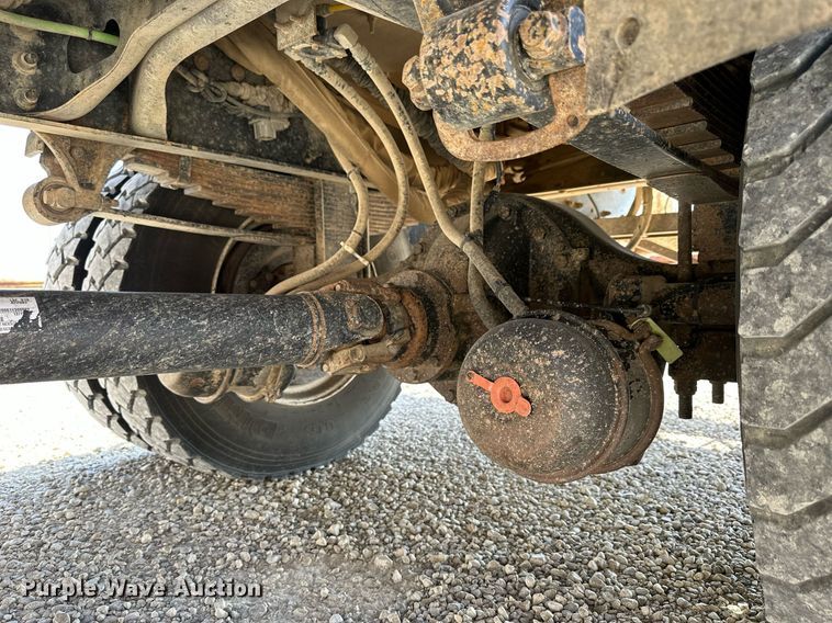 image for item NP9754 2007 International 7300  digger derrick truck