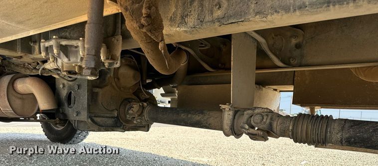 image for item NP9754 2007 International 7300  digger derrick truck