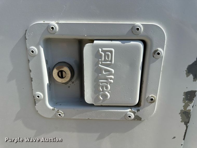 image for item NP9754 2007 International 7300  digger derrick truck