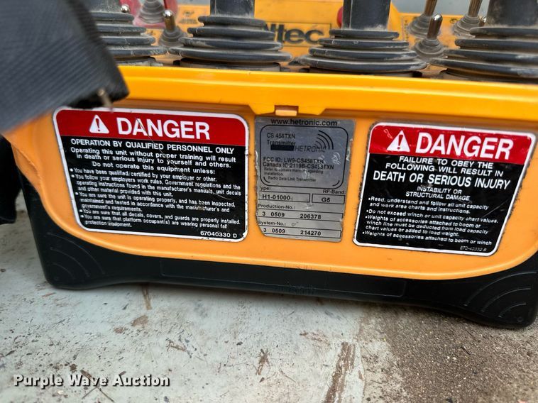 image for item NP9754 2007 International 7300  digger derrick truck