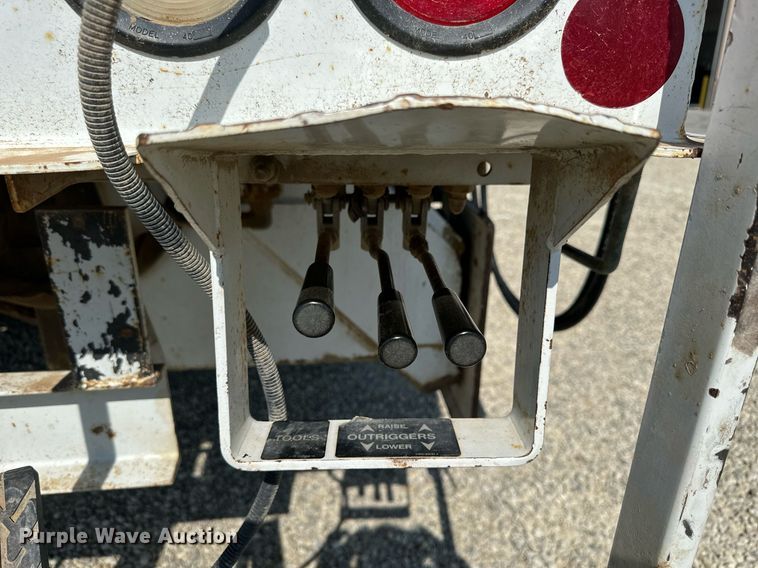 image for item NP9754 2007 International 7300  digger derrick truck