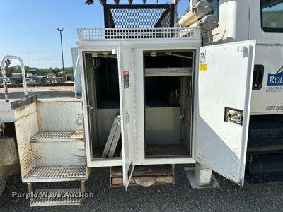 image for item NP9754 2007 International 7300  digger derrick truck