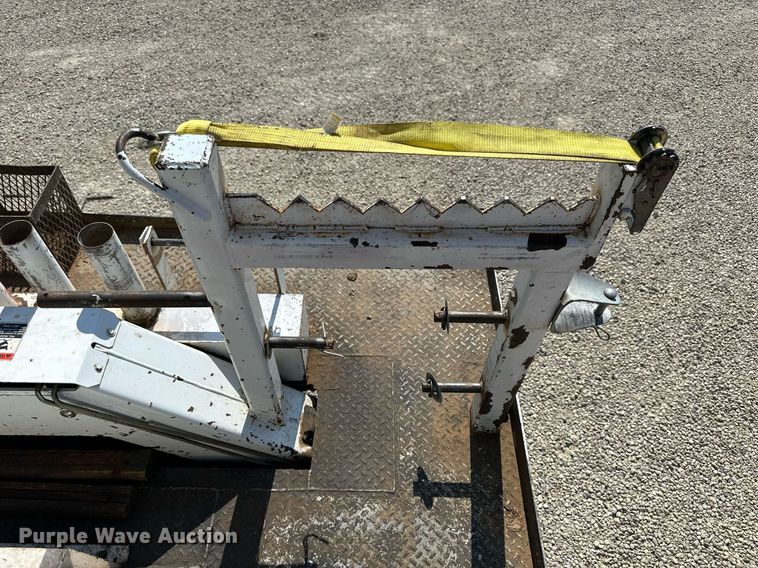 image for item NP9754 2007 International 7300  digger derrick truck