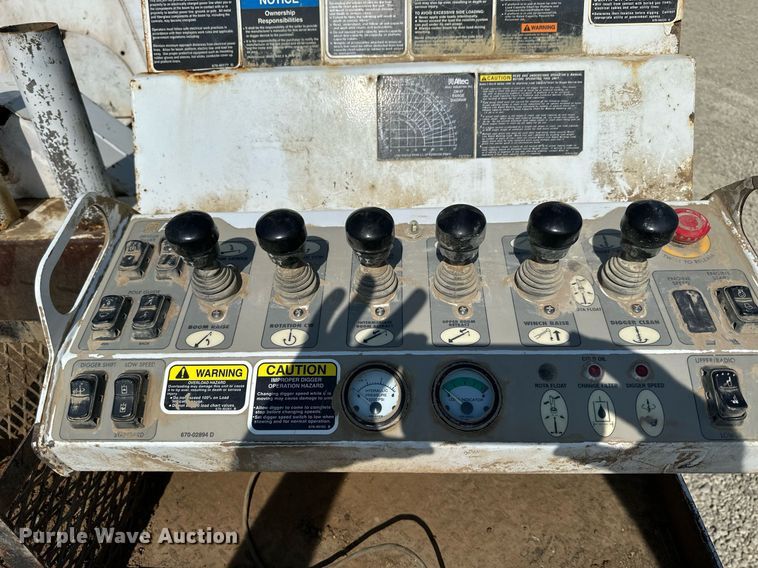 image for item NP9754 2007 International 7300  digger derrick truck