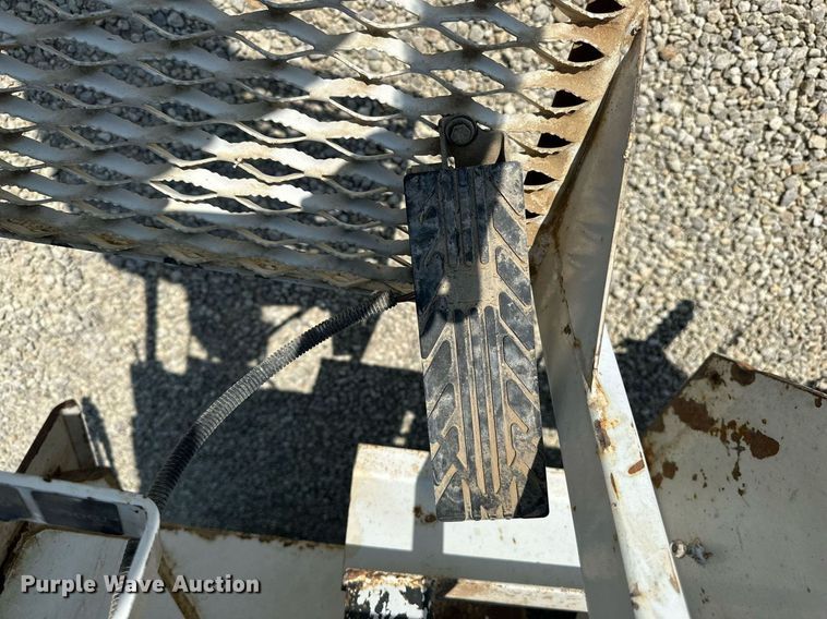 image for item NP9754 2007 International 7300  digger derrick truck