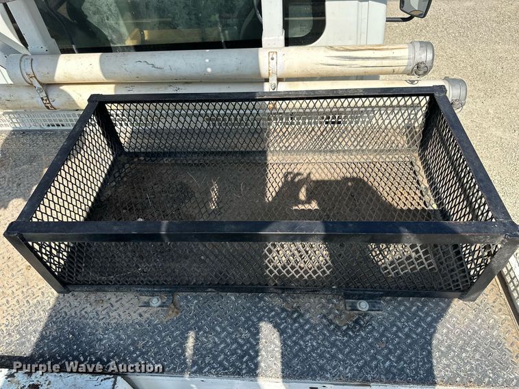 image for item NP9754 2007 International 7300  digger derrick truck