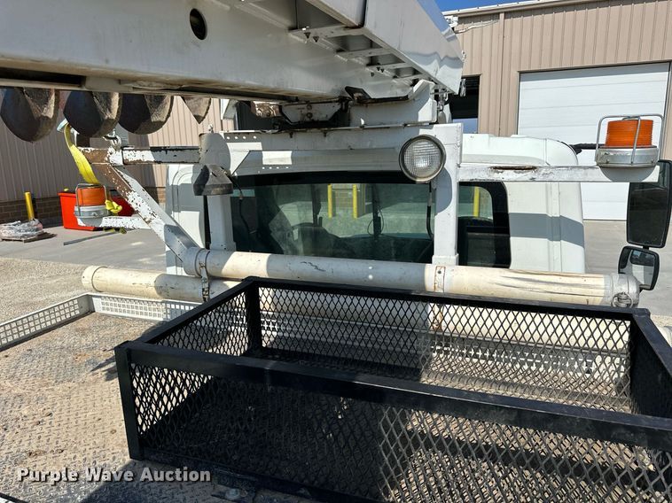 image for item NP9754 2007 International 7300  digger derrick truck