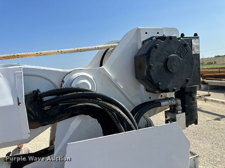 image for item NP9754 2007 International 7300  digger derrick truck