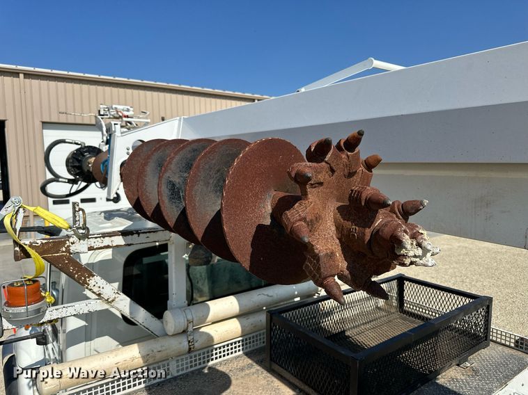 image for item NP9754 2007 International 7300  digger derrick truck