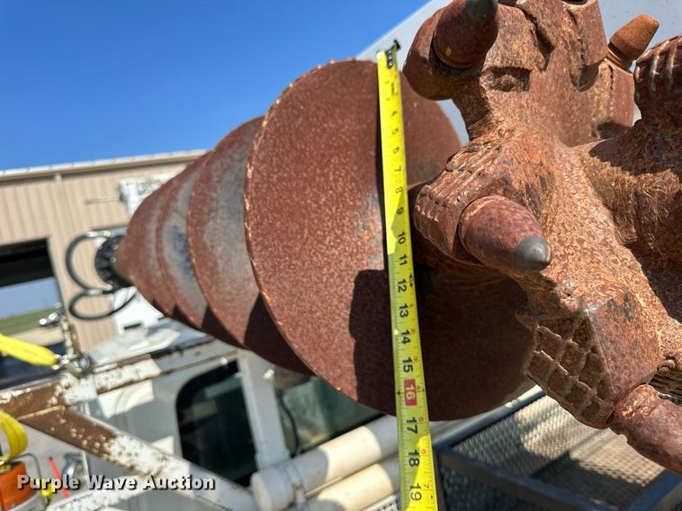 image for item NP9754 2007 International 7300  digger derrick truck