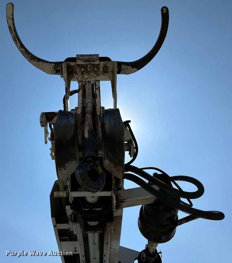 image for item NP9754 2007 International 7300  digger derrick truck