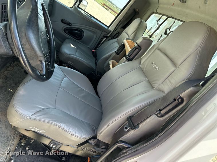 image for item NP9754 2007 International 7300  digger derrick truck