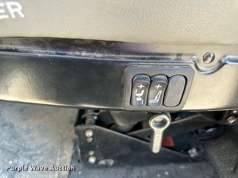 image for item NP9754 2007 International 7300  digger derrick truck