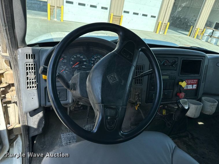 image for item NP9754 2007 International 7300  digger derrick truck