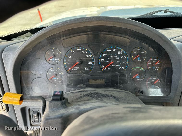 image for item NP9754 2007 International 7300  digger derrick truck